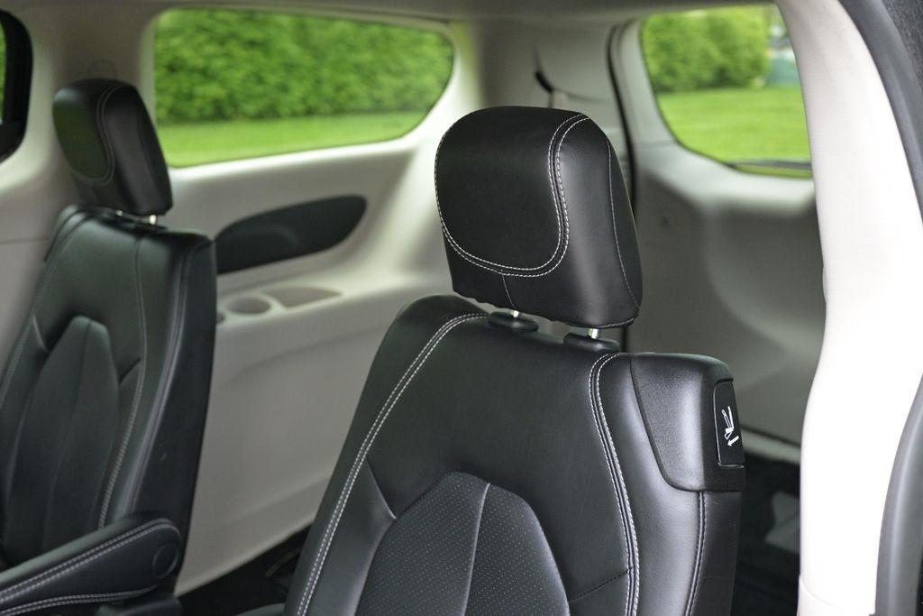 Chrysler Pacifica Touring L FWD 2023