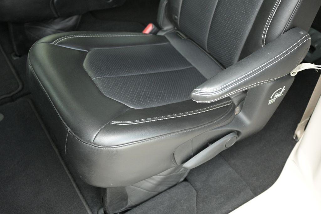 Chrysler Pacifica Touring L FWD 2023