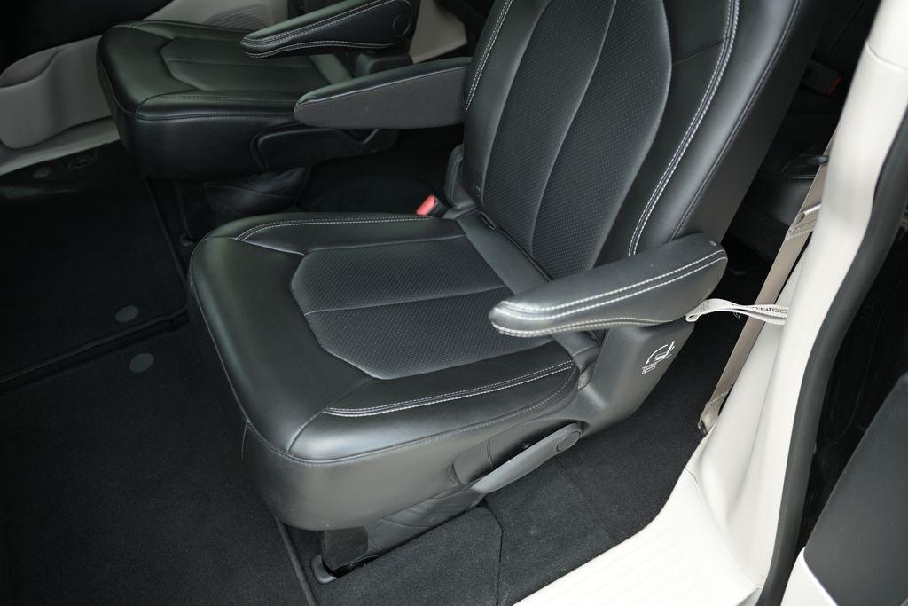 Chrysler Pacifica Touring L FWD 2023