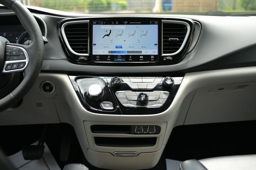 Chrysler Pacifica Touring L FWD 2023