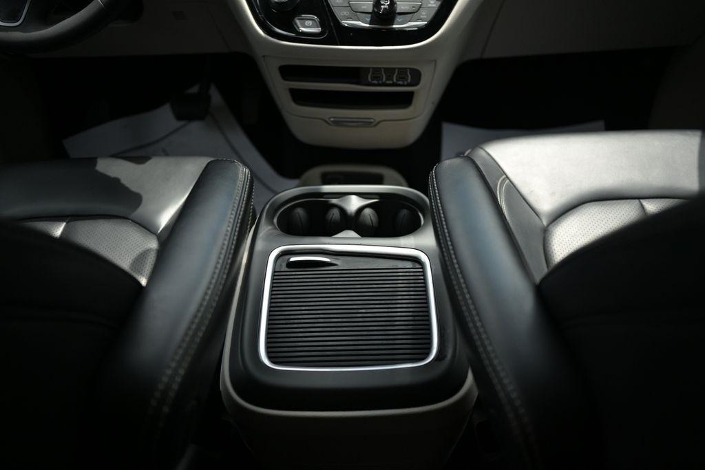 Chrysler Pacifica Touring L FWD 2023