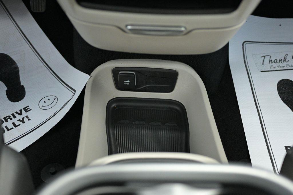 Chrysler Pacifica Touring L FWD 2023