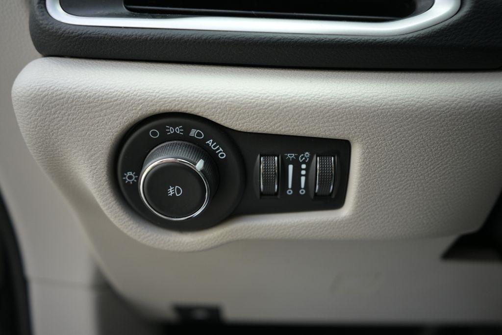 Chrysler Pacifica Touring L FWD 2023
