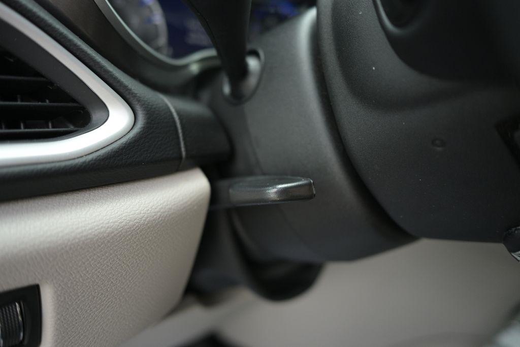 Chrysler Pacifica Touring L FWD 2023