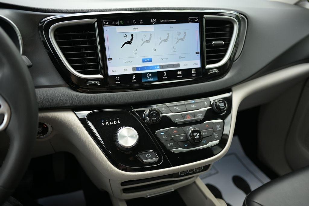 Chrysler Pacifica Touring L FWD 2023