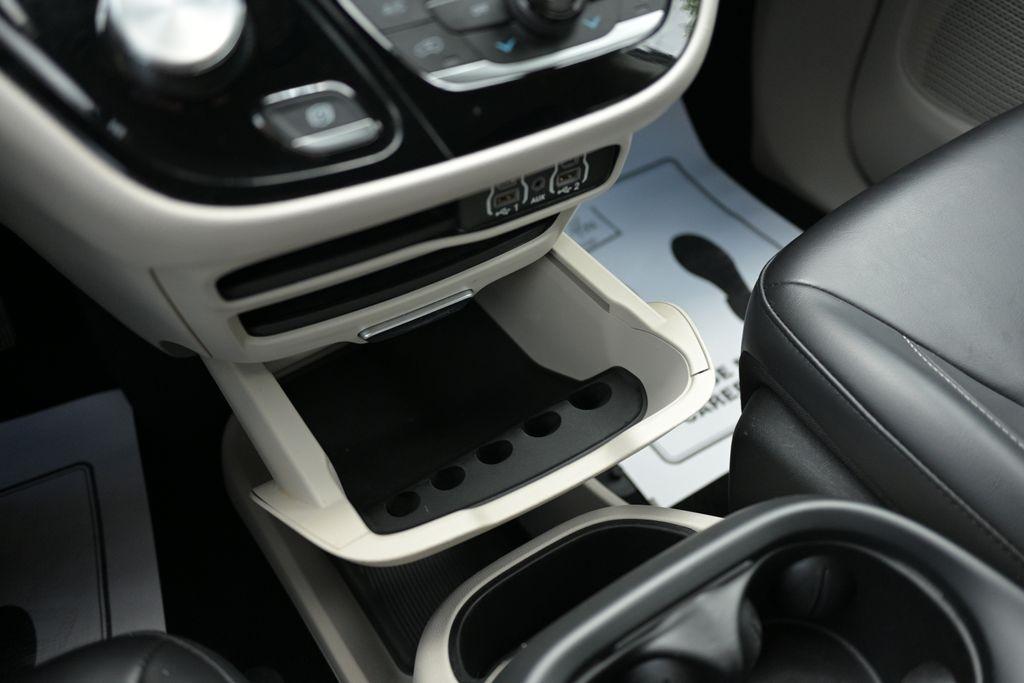 Chrysler Pacifica Touring L FWD 2023