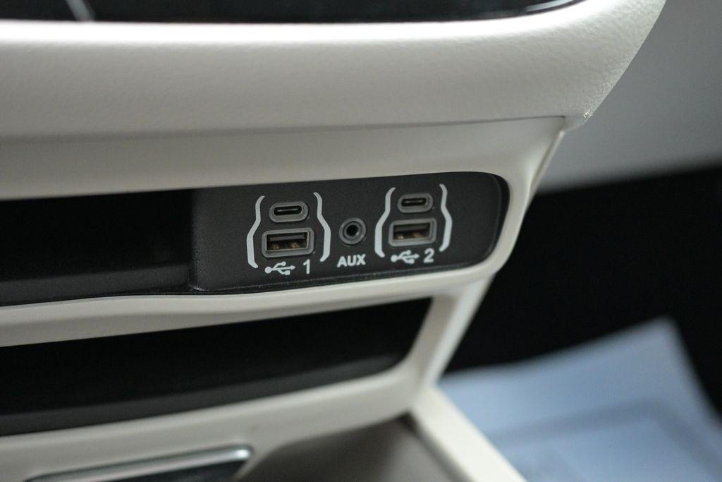 Chrysler Pacifica Touring L FWD 2023