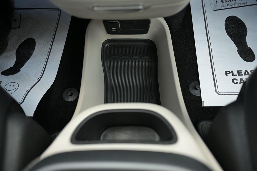 Chrysler Pacifica Touring L FWD 2023