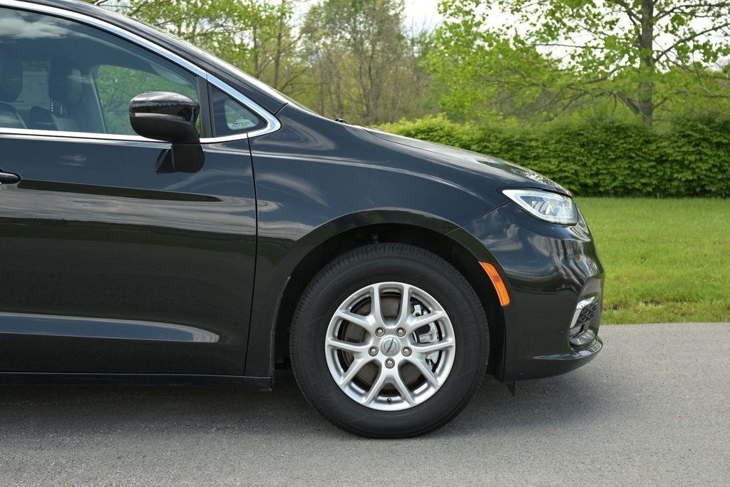 Chrysler Pacifica Touring L FWD 2023