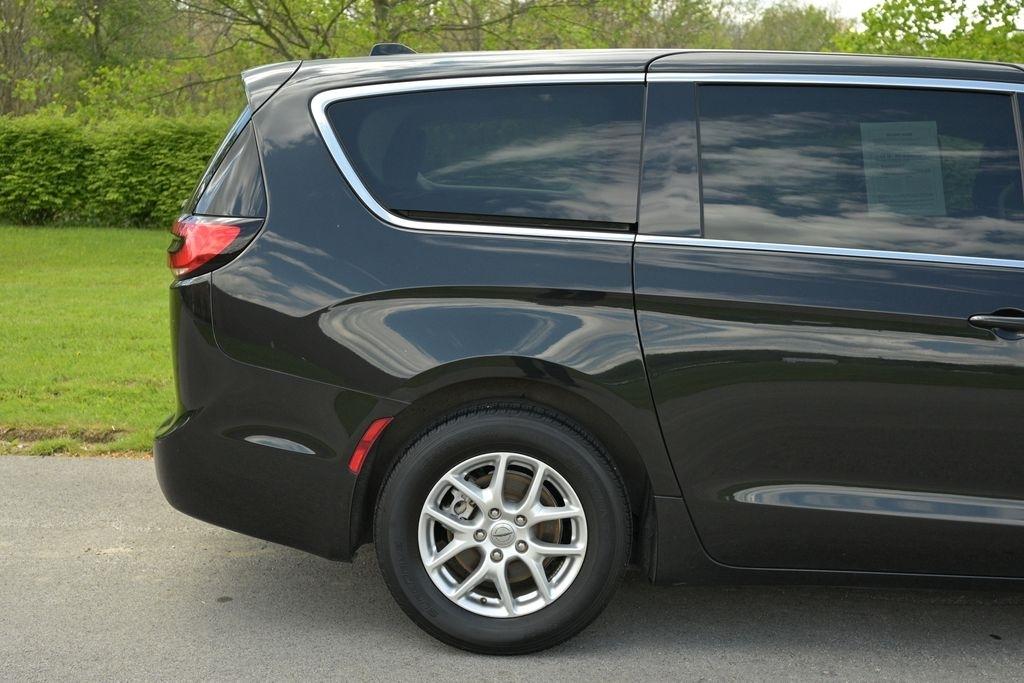 Chrysler Pacifica Touring L FWD 2023