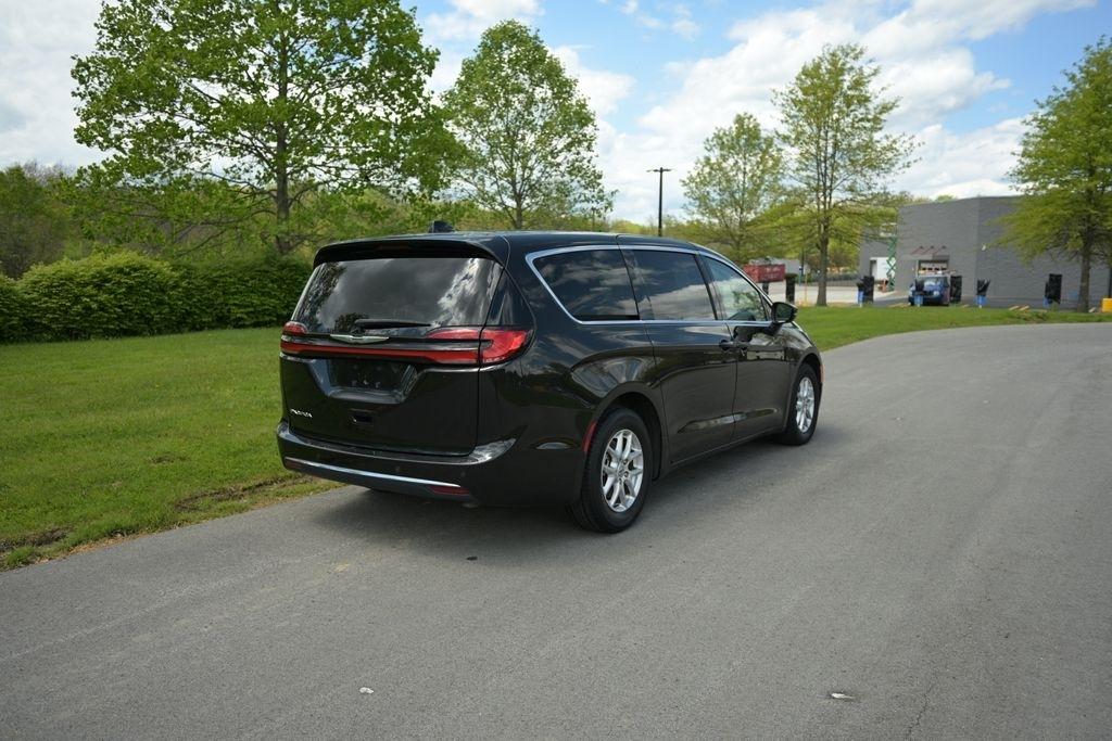 Chrysler Pacifica Touring L FWD 2023