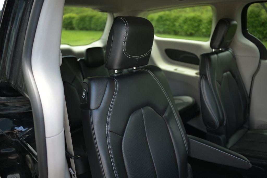 Chrysler Pacifica Touring L FWD 2023