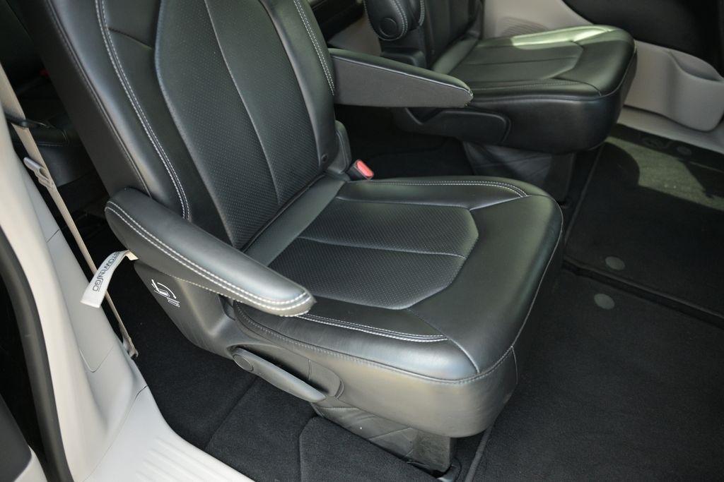 Chrysler Pacifica Touring L FWD 2023