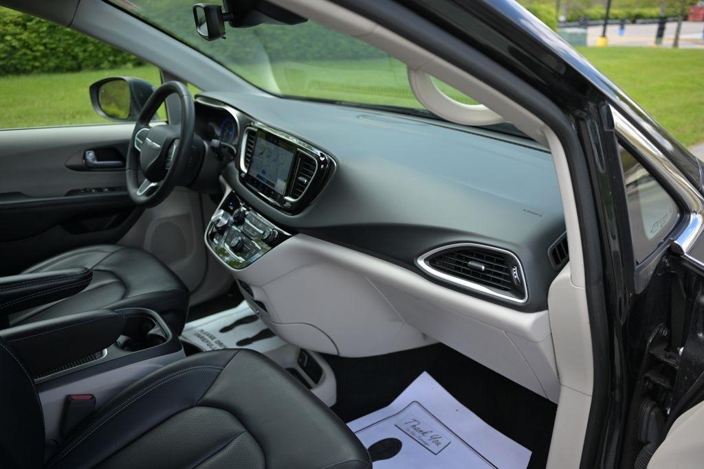 Chrysler Pacifica Touring L FWD 2023
