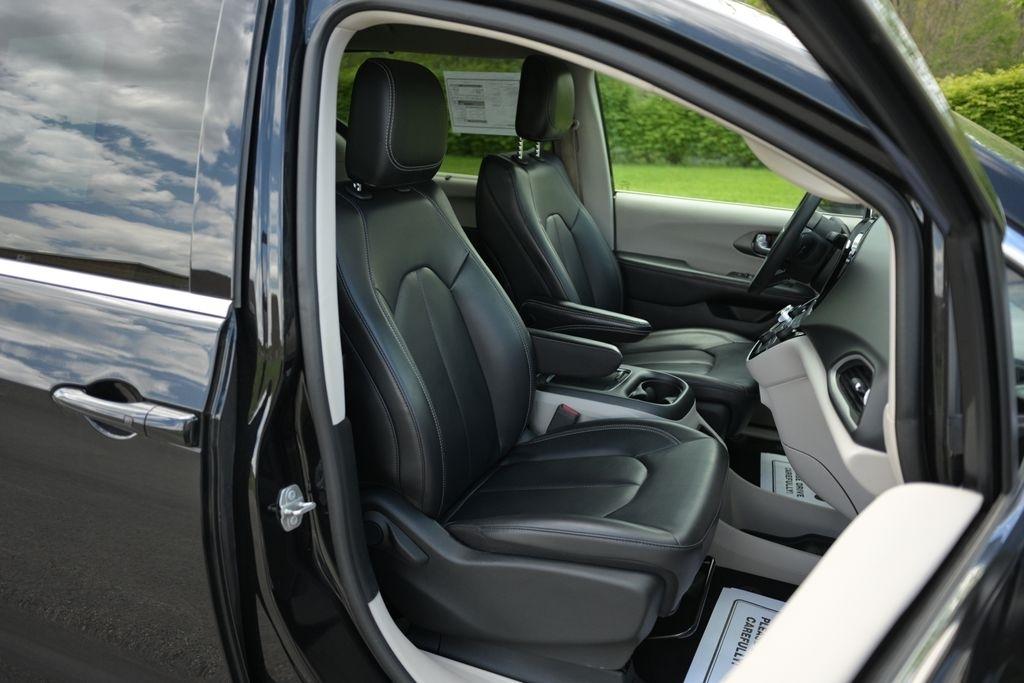 Chrysler Pacifica Touring L FWD 2023