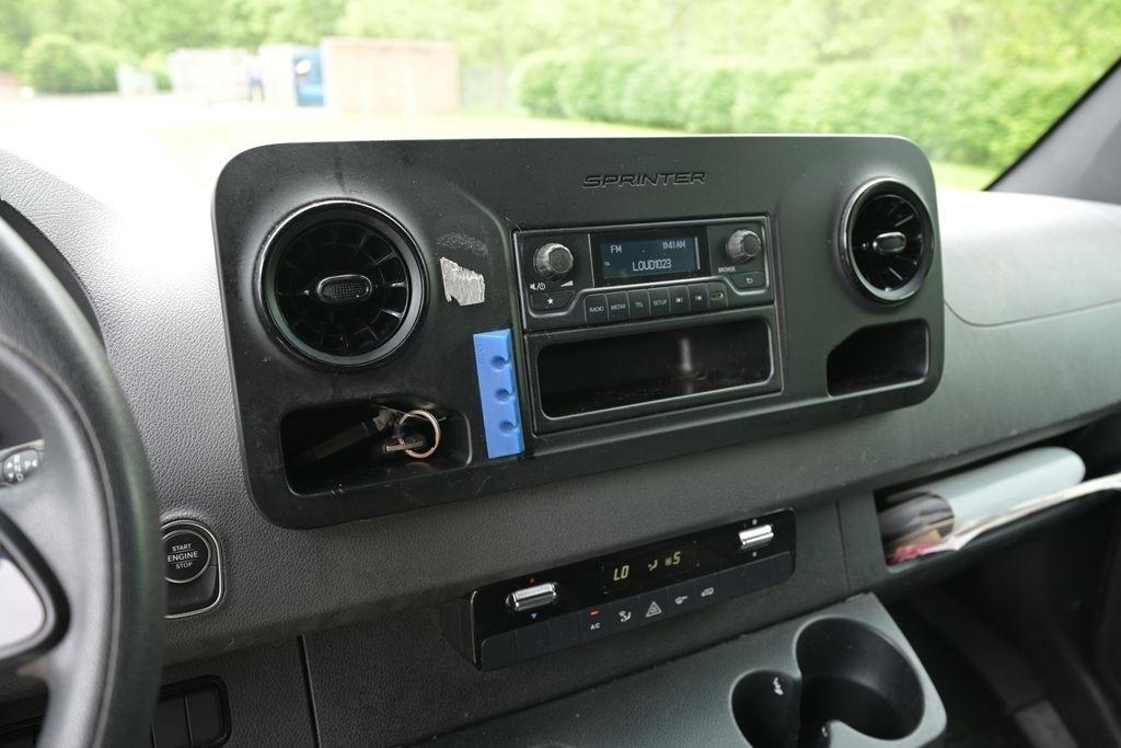Mercedes-Benz Sprinter Cargo Van 2500 High Roof V6 170" RWD 2021