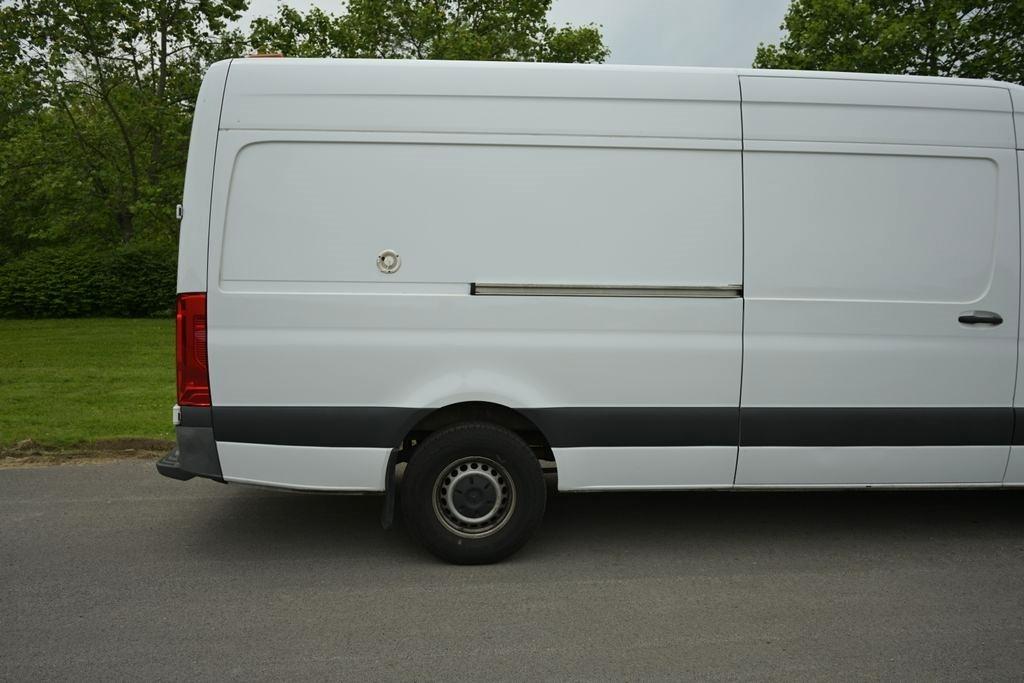 Mercedes-Benz Sprinter Cargo Van 2500 High Roof V6 170" RWD 2021
