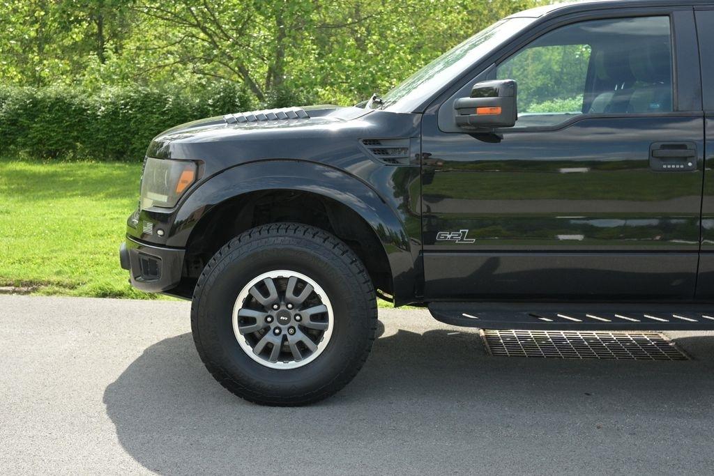Ford F-150 4WD SuperCrew 145" SVT Raptor 2011