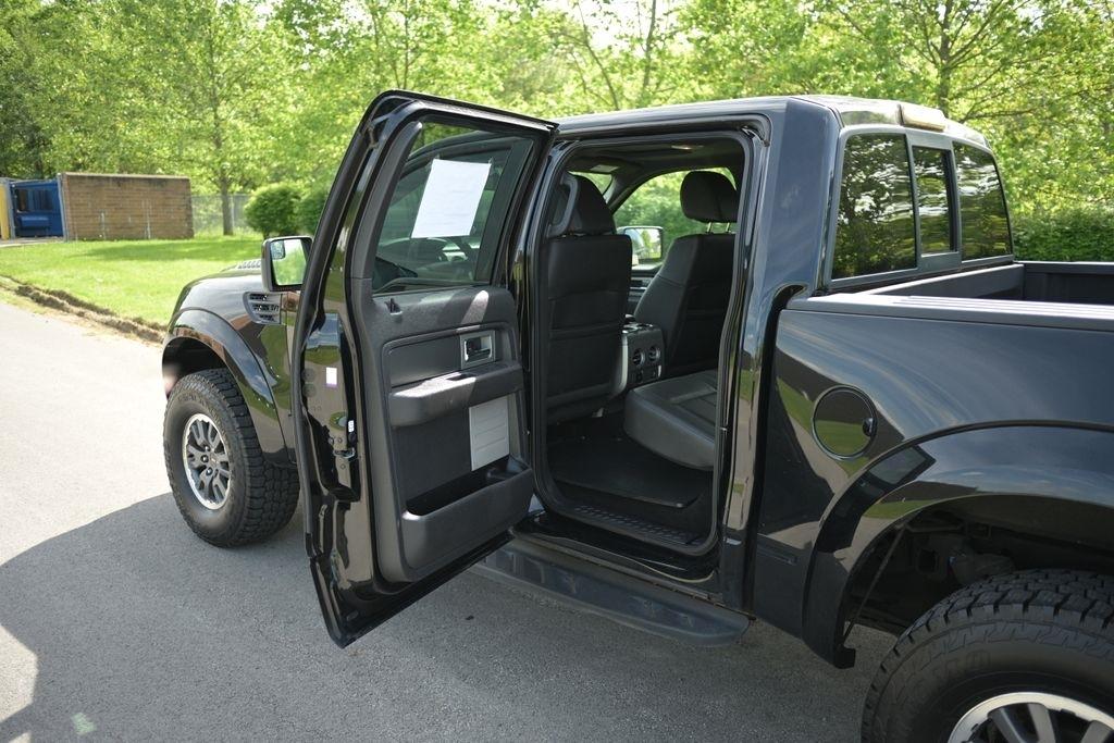 Ford F-150 4WD SuperCrew 145" SVT Raptor 2011