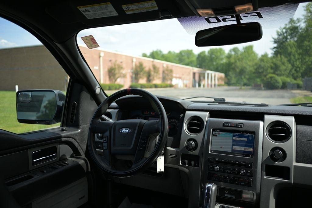Ford F-150 4WD SuperCrew 145" SVT Raptor 2011