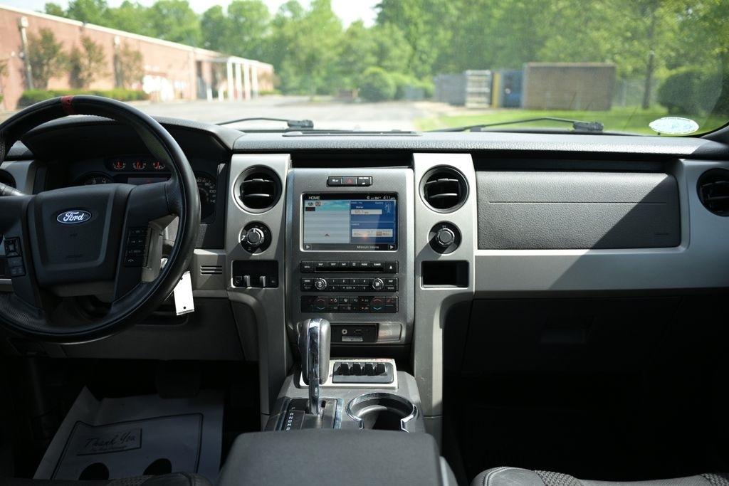 Ford F-150 4WD SuperCrew 145" SVT Raptor 2011
