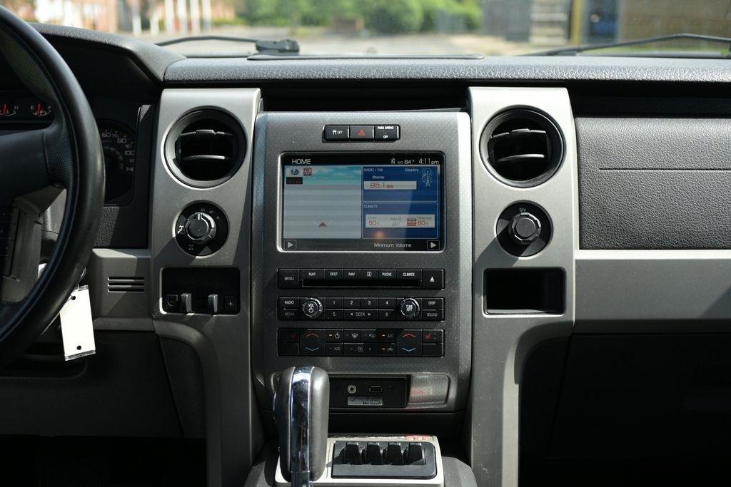Ford F-150 4WD SuperCrew 145" SVT Raptor 2011