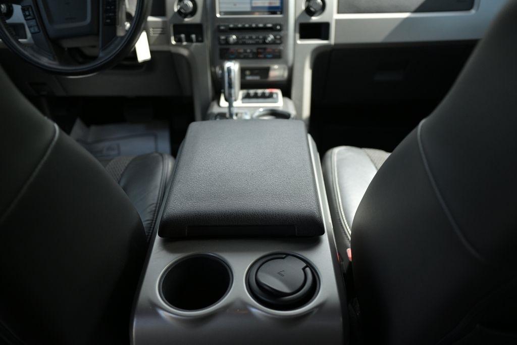 Ford F-150 4WD SuperCrew 145" SVT Raptor 2011