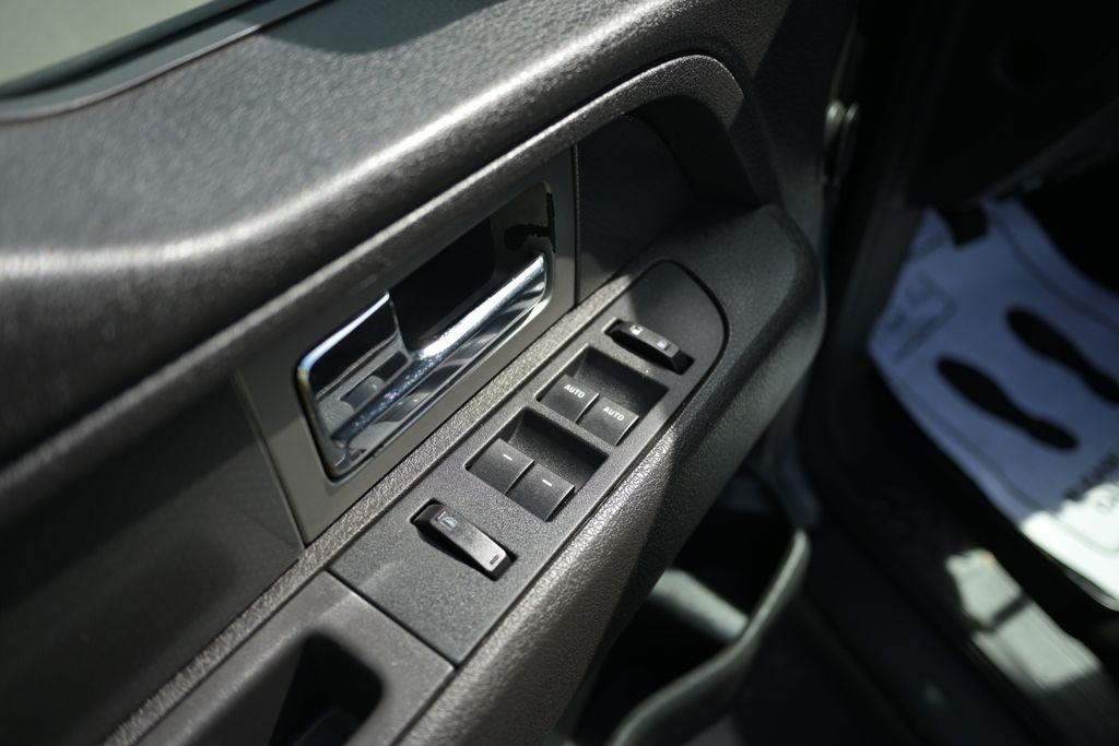 Ford F-150 4WD SuperCrew 145" SVT Raptor 2011