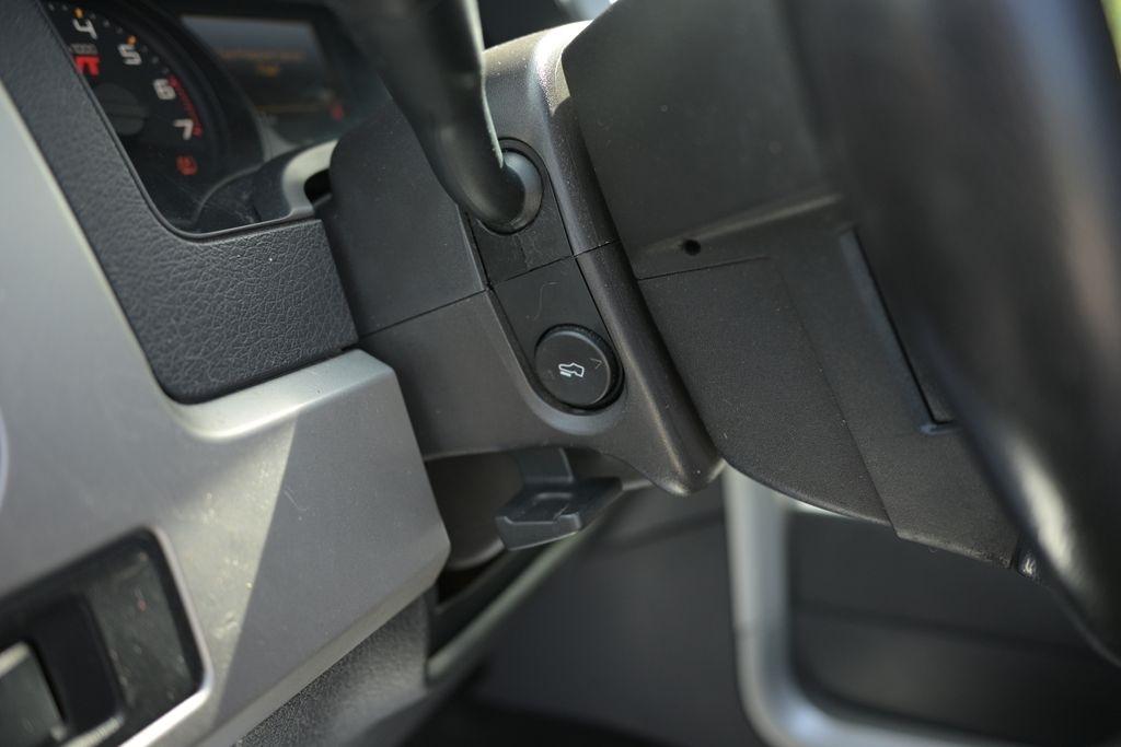 Ford F-150 4WD SuperCrew 145" SVT Raptor 2011