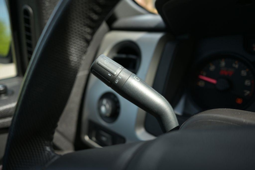 Ford F-150 4WD SuperCrew 145" SVT Raptor 2011