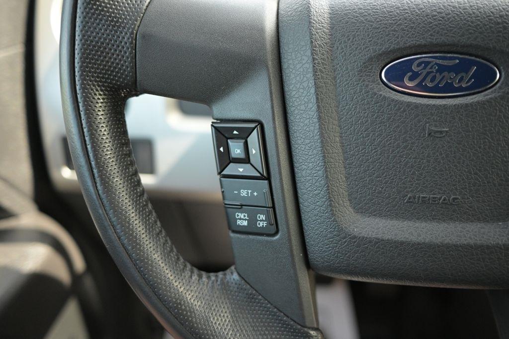 Ford F-150 4WD SuperCrew 145" SVT Raptor 2011