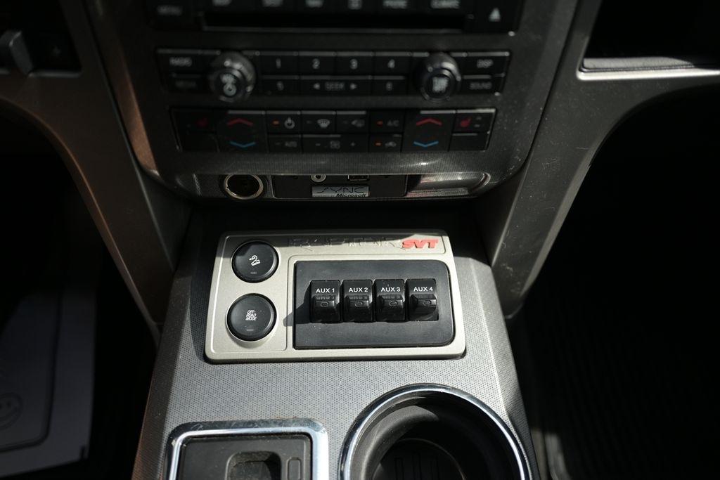 Ford F-150 4WD SuperCrew 145" SVT Raptor 2011