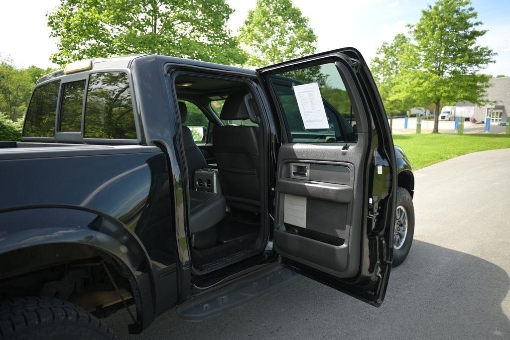 Ford F-150 4WD SuperCrew 145" SVT Raptor 2011