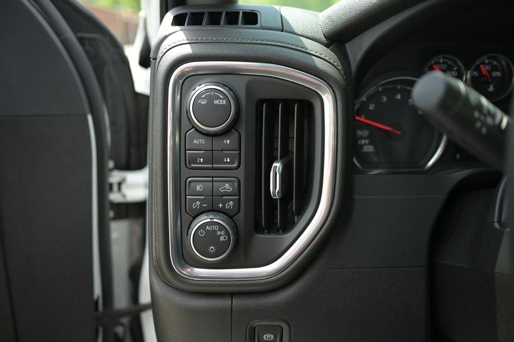 Chevrolet Silverado 1500 4WD Crew Cab 157" RST 2020