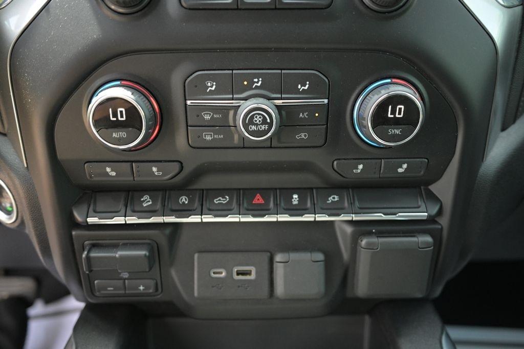 Chevrolet Silverado 1500 4WD Crew Cab 157" RST 2020