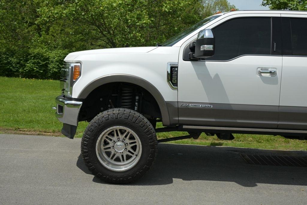 Ford Super Duty F-350 SRW King Ranch 4WD Crew Cab 8' Box 2018
