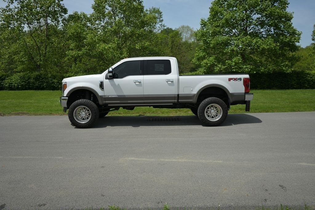 Ford Super Duty F-350 SRW King Ranch 4WD Crew Cab 8' Box 2018