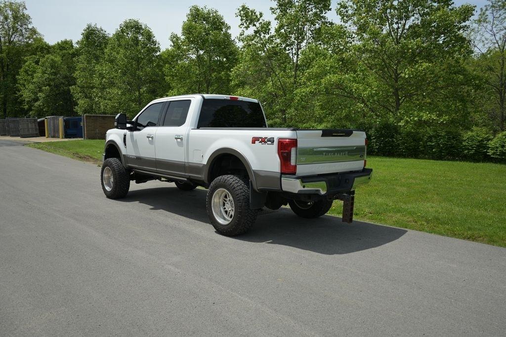 Ford Super Duty F-350 SRW King Ranch 4WD Crew Cab 8' Box 2018