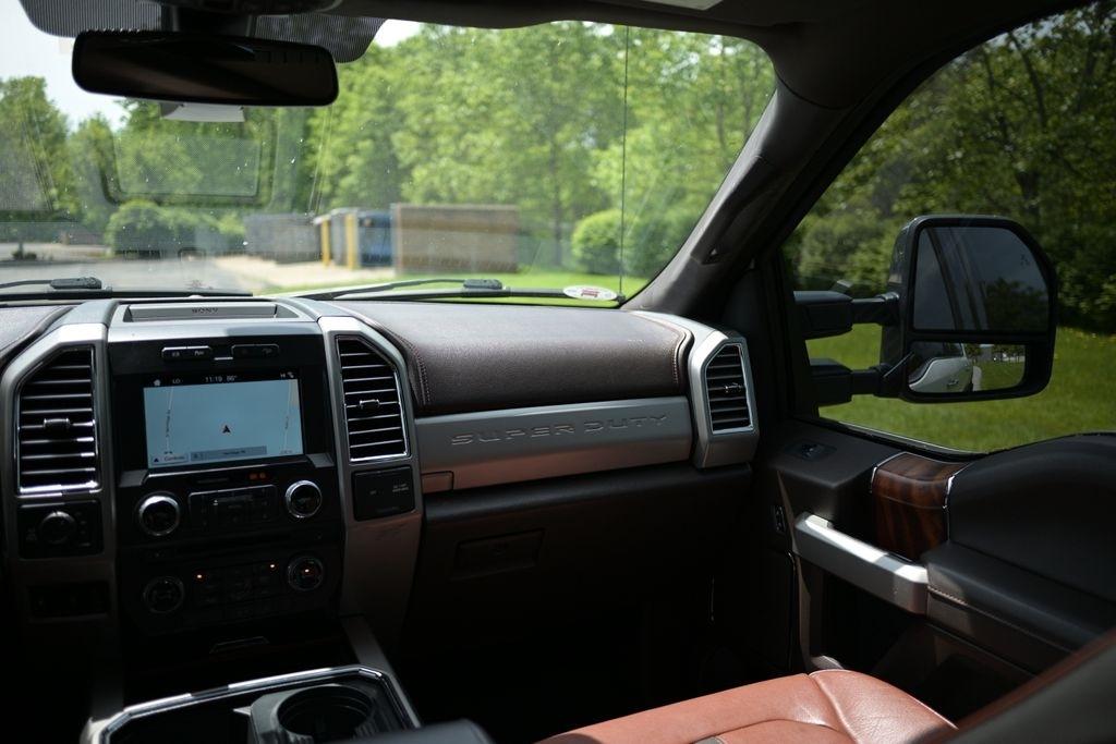Ford Super Duty F-350 SRW King Ranch 4WD Crew Cab 8' Box 2018