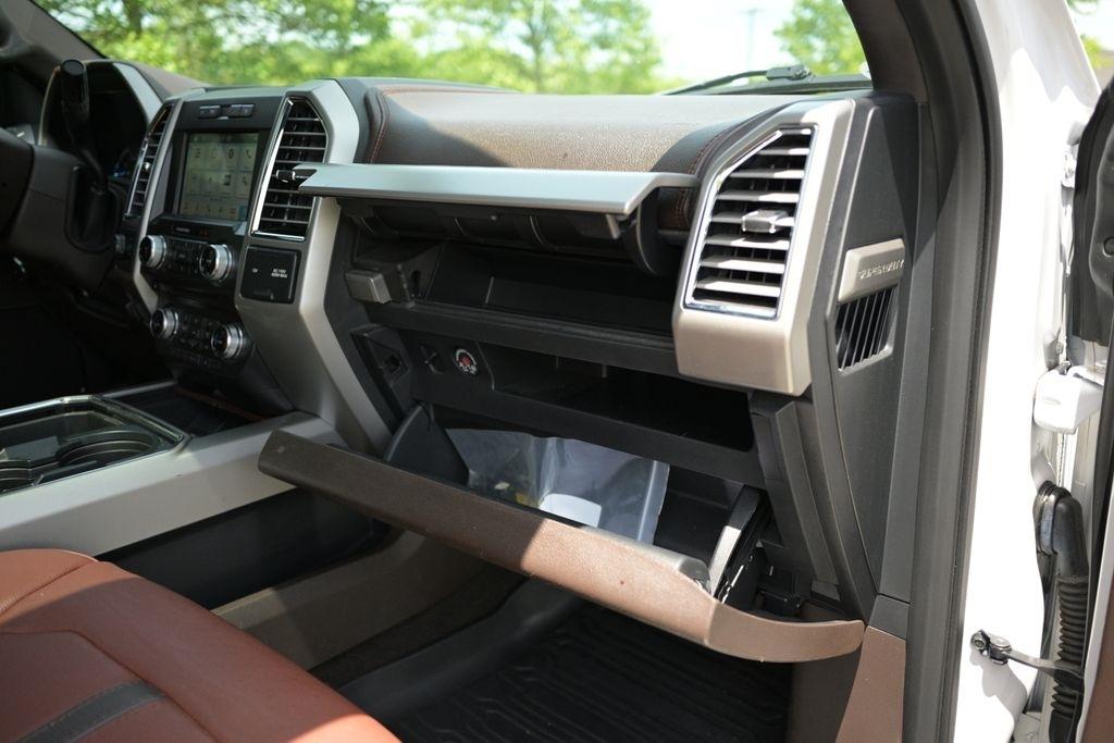 Ford Super Duty F-350 SRW King Ranch 4WD Crew Cab 8' Box 2018