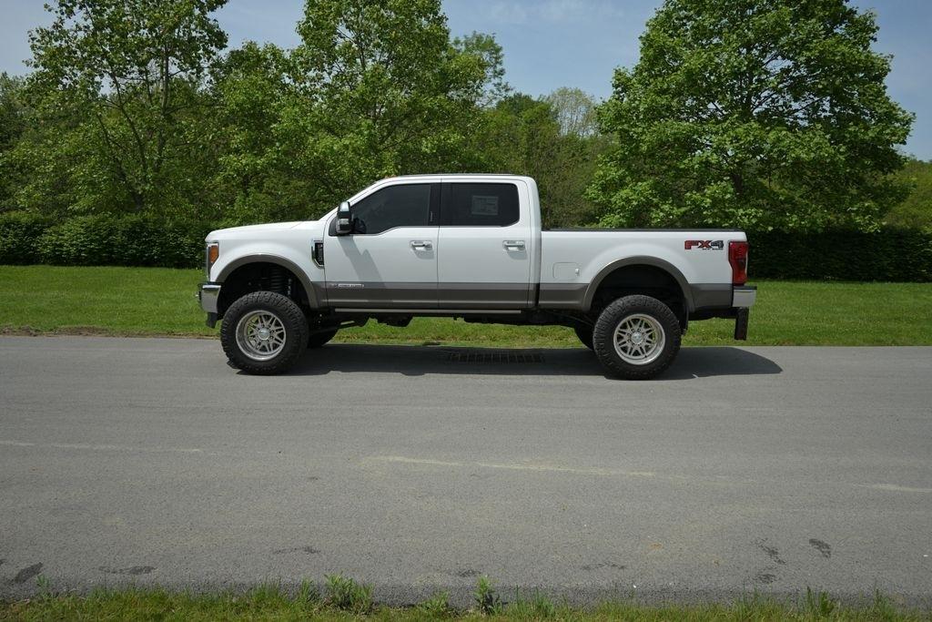 Ford Super Duty F-350 SRW King Ranch 4WD Crew Cab 8' Box 2018