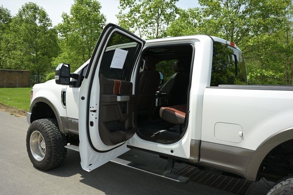 Ford Super Duty F-350 SRW King Ranch 4WD Crew Cab 8' Box 2018