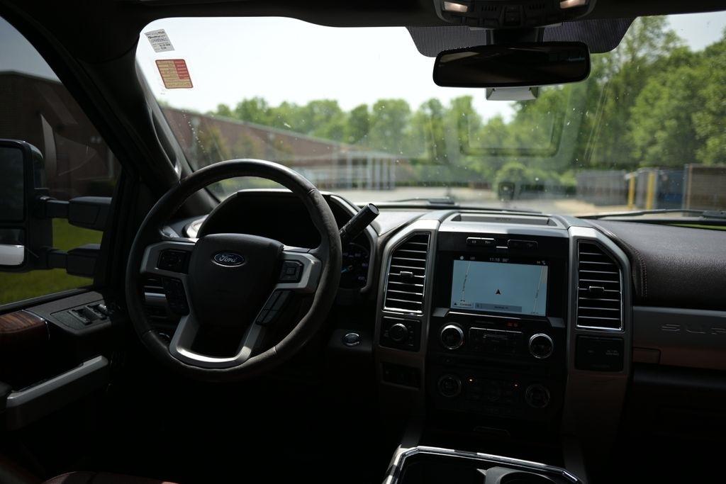Ford Super Duty F-350 SRW King Ranch 4WD Crew Cab 8' Box 2018