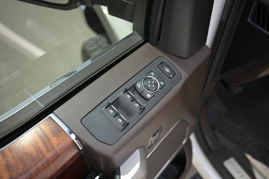 Ford Super Duty F-350 SRW King Ranch 4WD Crew Cab 8' Box 2018