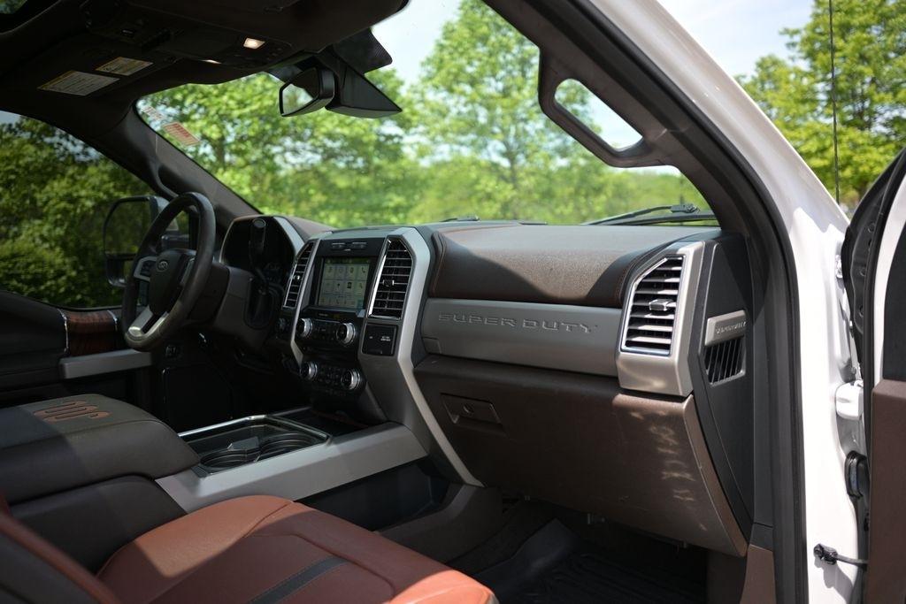 Ford Super Duty F-350 SRW King Ranch 4WD Crew Cab 8' Box 2018