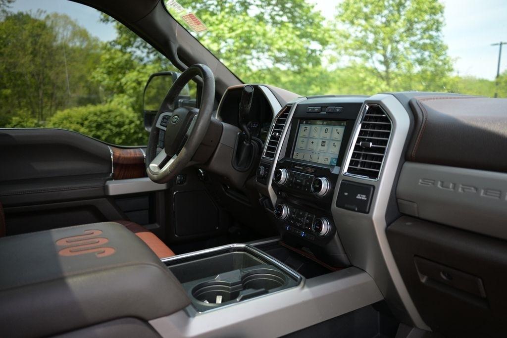 Ford Super Duty F-350 SRW King Ranch 4WD Crew Cab 8' Box 2018