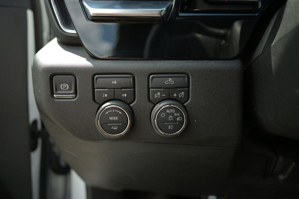 Chevrolet Silverado 2500HD 4WD Crew Cab 159" LT 2025