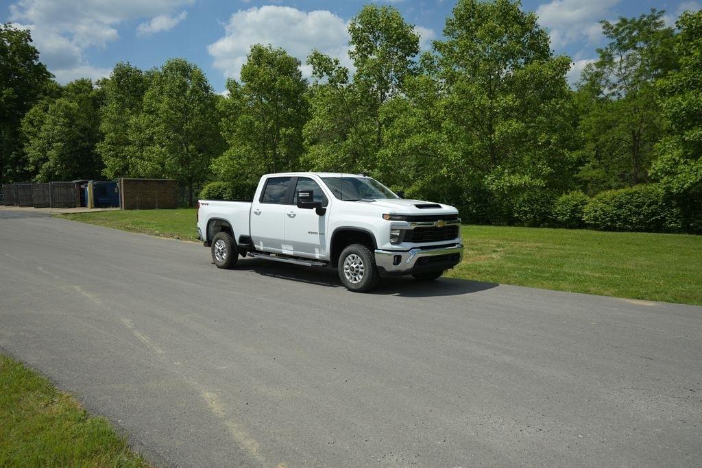 Chevrolet Silverado 2500HD 4WD Crew Cab 159" LT 2025