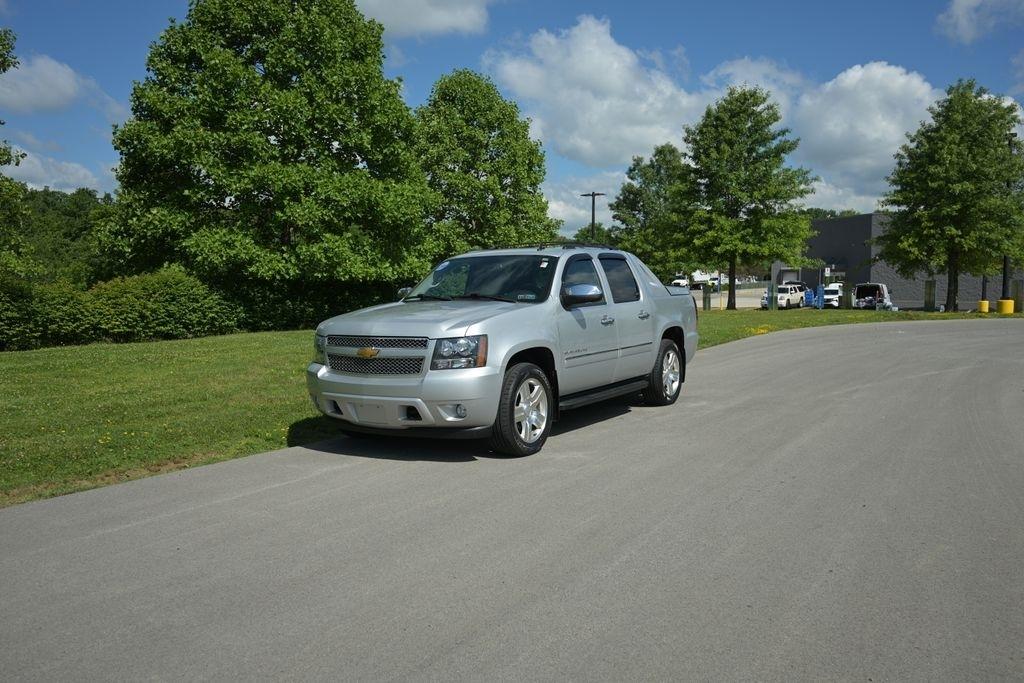 Chevrolet Avalanche 4WD Crew Cab LTZ 2012