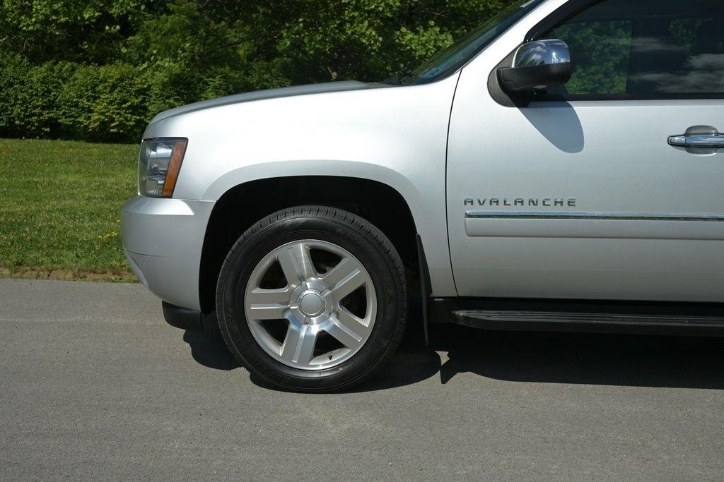 Chevrolet Avalanche 4WD Crew Cab LTZ 2012
